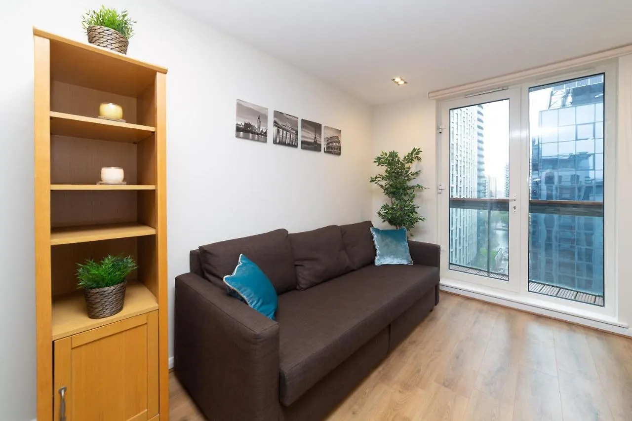 Royal Crossharbour Apartment London 0*,