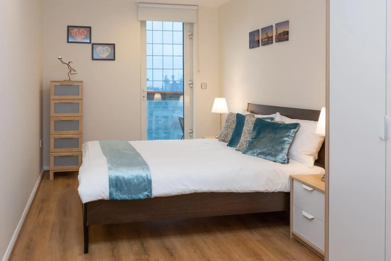 Royal Crossharbour Apartment London