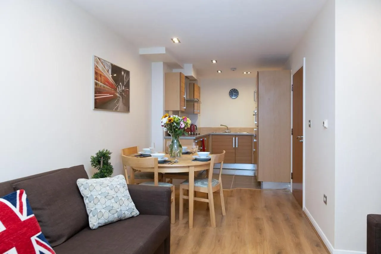 Royal Crossharbour Apartment London 0*,